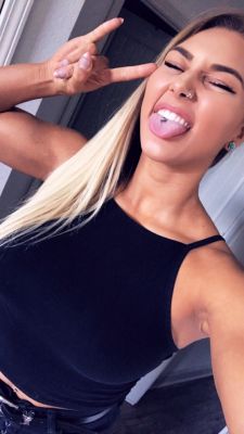 RheaRipley_WWE-985219644528185349-20180414_141402-img1.jpg