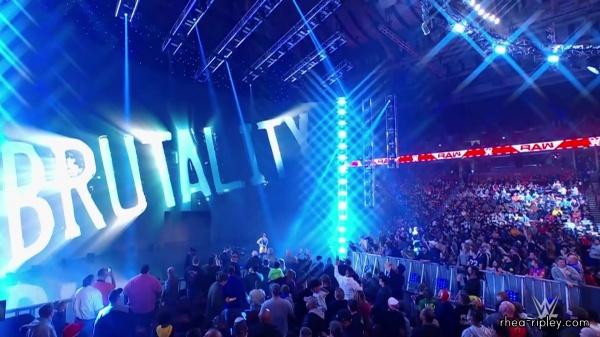 WWE_Monday_Night_RAW_2022_01_03_1080p_HDTV_x264-Star_mkv0171.jpg