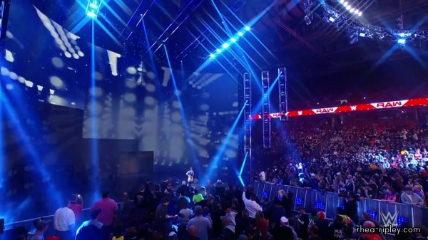 WWE_Monday_Night_RAW_2022_01_03_1080p_HDTV_x264-Star_mkv0172.jpg
