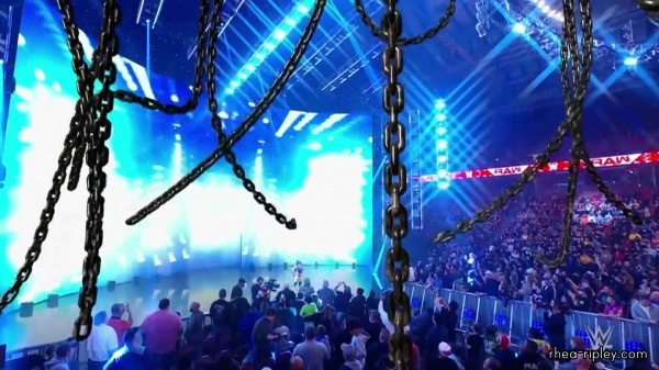 WWE_Monday_Night_RAW_2022_01_03_1080p_HDTV_x264-Star_mkv0173.jpg