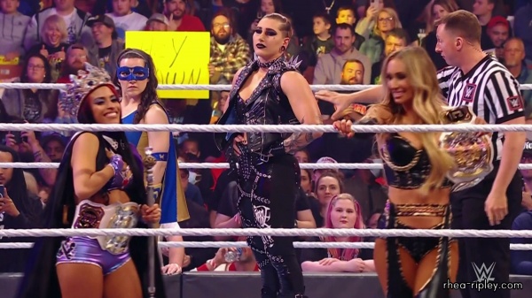 WWE_Monday_Night_RAW_2022_01_03_1080p_HDTV_x264-Star_mkv0335.jpg