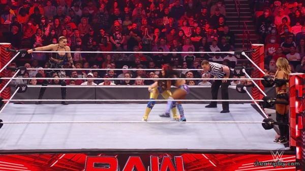 WWE_Monday_Night_RAW_2022_01_03_1080p_HDTV_x264-Star_mkv0530.jpg