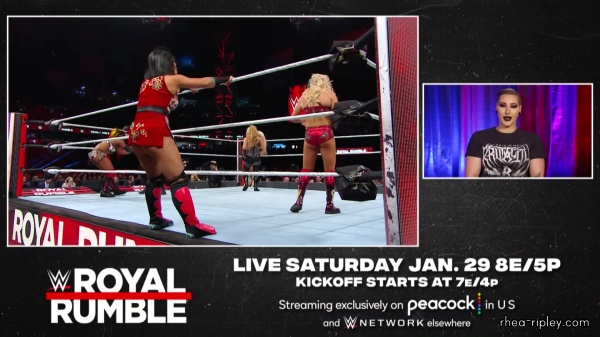 Becky_Lynch2C_Mandy_Rose_and_more_WWE_Superstars_react_1867.jpg