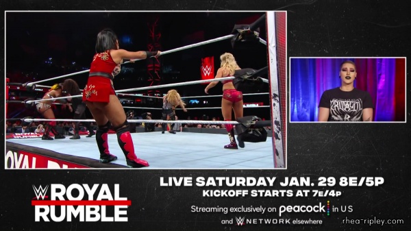 Becky_Lynch2C_Mandy_Rose_and_more_WWE_Superstars_react_1869.jpg