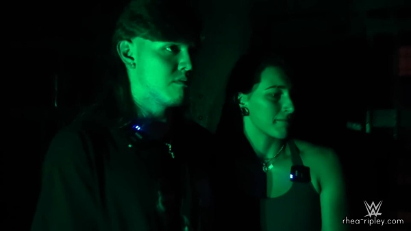 Dom2C_Rhea2C_Scarlett___Shotzi_spend_the_night_at_a_HAUNTED_JAIL_1519.jpg
