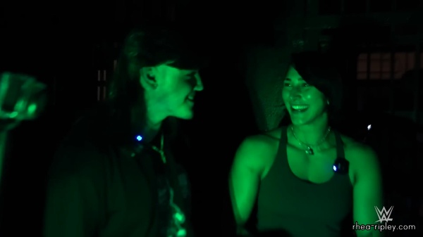 Dom2C_Rhea2C_Scarlett___Shotzi_spend_the_night_at_a_HAUNTED_JAIL_1655.jpg