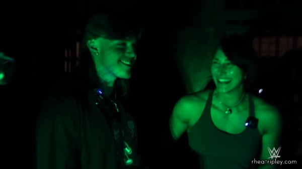 Dom2C_Rhea2C_Scarlett___Shotzi_spend_the_night_at_a_HAUNTED_JAIL_1657.jpg