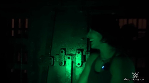 Dom2C_Rhea2C_Scarlett___Shotzi_spend_the_night_at_a_HAUNTED_JAIL_1728.jpg