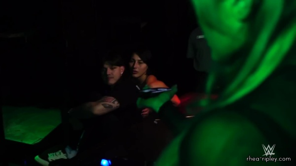 Dom2C_Rhea2C_Scarlett___Shotzi_spend_the_night_at_a_HAUNTED_JAIL_2673.jpg
