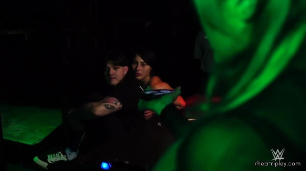 Dom2C_Rhea2C_Scarlett___Shotzi_spend_the_night_at_a_HAUNTED_JAIL_2675.jpg