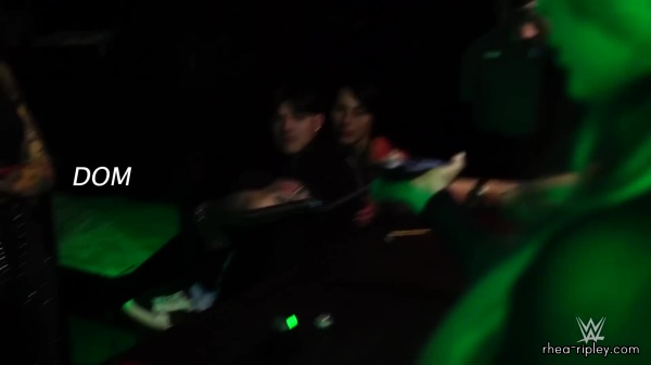 Dom2C_Rhea2C_Scarlett___Shotzi_spend_the_night_at_a_HAUNTED_JAIL_2689.jpg