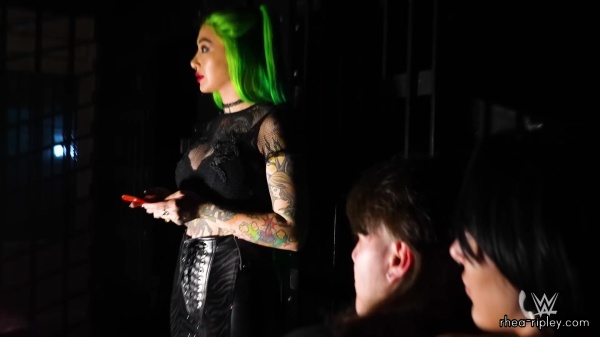 Dom2C_Rhea2C_Scarlett___Shotzi_spend_the_night_at_a_HAUNTED_JAIL_2755.jpg