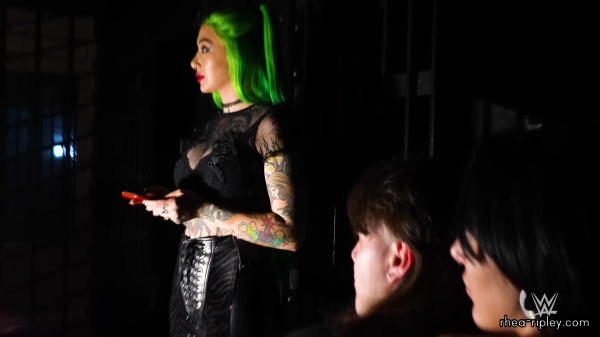 Dom2C_Rhea2C_Scarlett___Shotzi_spend_the_night_at_a_HAUNTED_JAIL_2756.jpg
