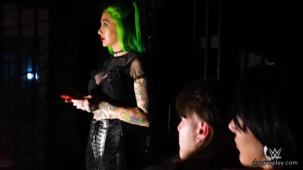 Dom2C_Rhea2C_Scarlett___Shotzi_spend_the_night_at_a_HAUNTED_JAIL_2758.jpg