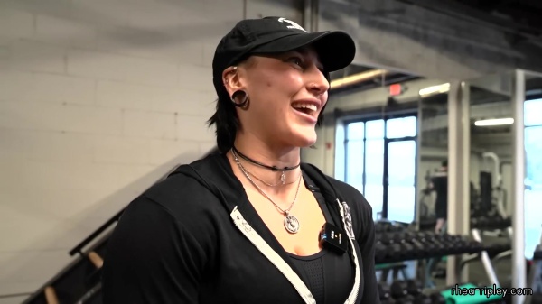 Rhea_Ripley_flexes_on_Sheamus_with_her__Nightmare__Arms_workout_2472.jpg