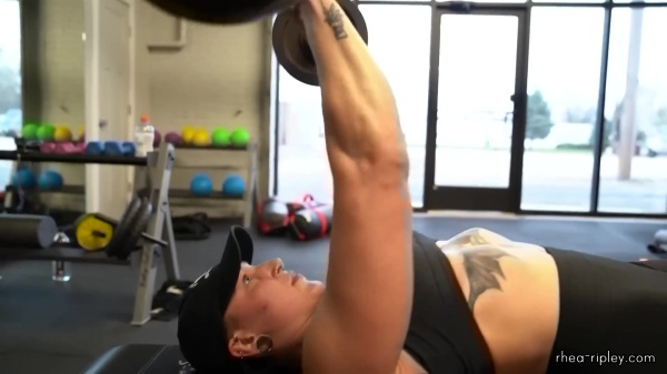 Rhea_Ripley_flexes_on_Sheamus_with_her__Nightmare__Arms_workout_3303.jpg