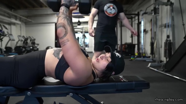 Rhea_Ripley_flexes_on_Sheamus_with_her__Nightmare__Arms_workout_3442.jpg