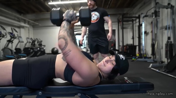 Rhea_Ripley_flexes_on_Sheamus_with_her__Nightmare__Arms_workout_3447.jpg