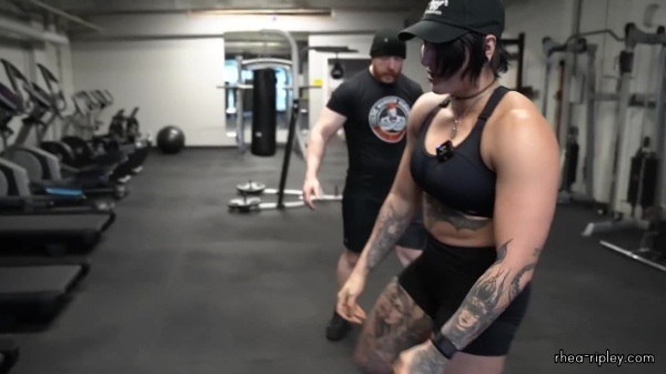 Rhea_Ripley_flexes_on_Sheamus_with_her__Nightmare__Arms_workout_3789.jpg