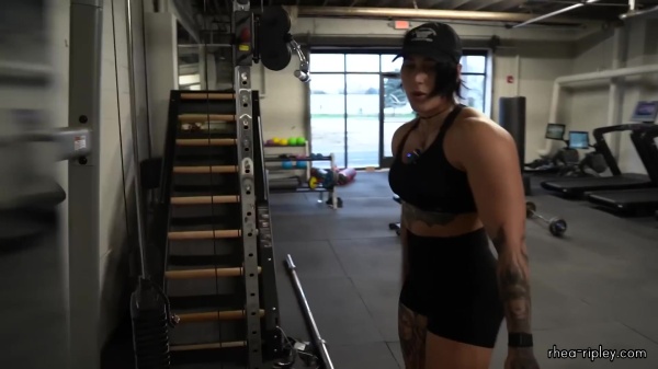 Rhea_Ripley_flexes_on_Sheamus_with_her__Nightmare__Arms_workout_4136.jpg