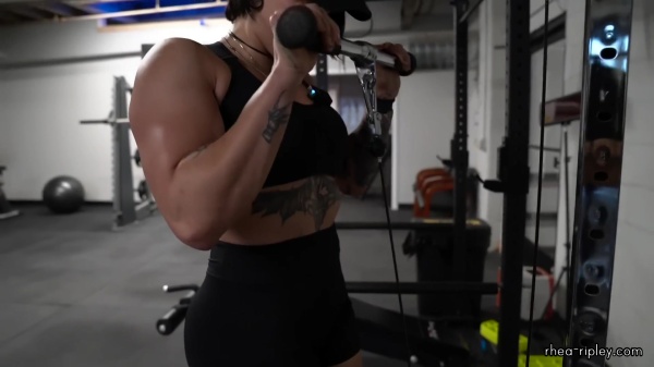 Rhea_Ripley_flexes_on_Sheamus_with_her__Nightmare__Arms_workout_4182.jpg