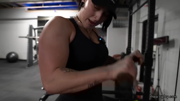 Rhea_Ripley_flexes_on_Sheamus_with_her__Nightmare__Arms_workout_4217.jpg