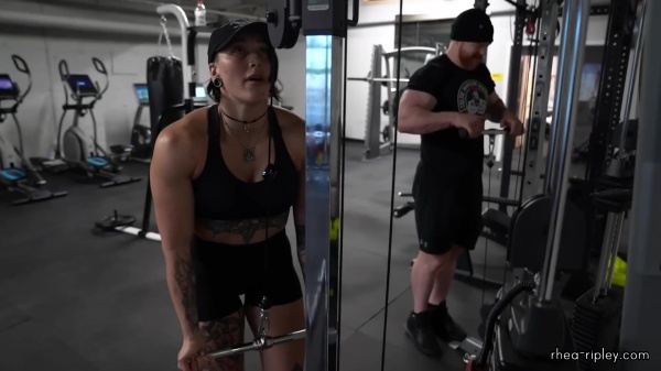 Rhea_Ripley_flexes_on_Sheamus_with_her__Nightmare__Arms_workout_4688.jpg