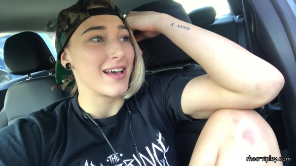 Rhea_Ripley_gets_a_tattoo21_017.jpg