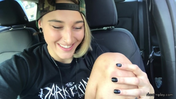 Rhea_Ripley_gets_a_tattoo21_072.jpg