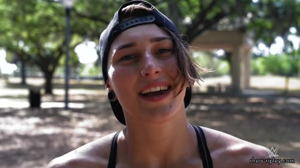 Rhea_Ripley_s_intense_social_distancing_WrestleMania_Workout_007.jpg