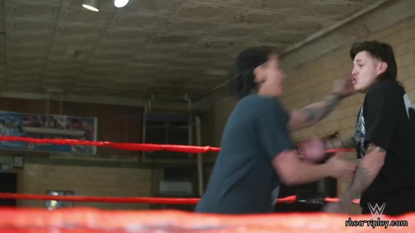 Rhea_Ripley_trains_Dominik_Mysterio_in_Royal_Rumble_sparring_session_833.jpg