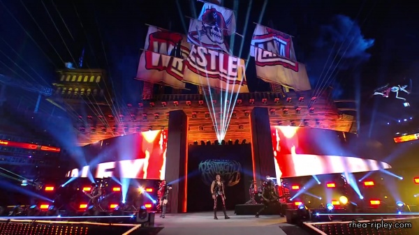 Rhea_Ripley_was_so_excited_for_her_WrestleMania_entrance_370.jpg