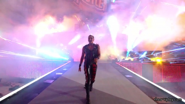 Rhea_Ripley_was_so_excited_for_her_WrestleMania_entrance_500.jpg