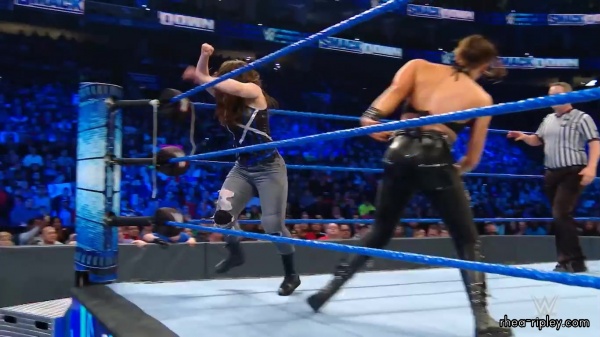 SMACKDOWN_NOV__152C_2019_1158.jpg