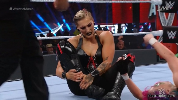 Click to view full size image
==============
WRESTLEMANIA_37_-_NIGHT_2__APR__112C_2021__1880.jpg WRESTLEMANIA_37_-_NIGHT_2__APR__112C_2021__1880.jpg