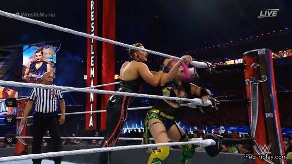 Click to view full size image
==============
WRESTLEMANIA_37_-_NIGHT_2__APR__112C_2021__1917.jpg WRESTLEMANIA_37_-_NIGHT_2__APR__112C_2021__1917.jpg