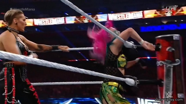 Click to view full size image
==============
WRESTLEMANIA_37_-_NIGHT_2__APR__112C_2021__1942.jpg WRESTLEMANIA_37_-_NIGHT_2__APR__112C_2021__1942.jpg