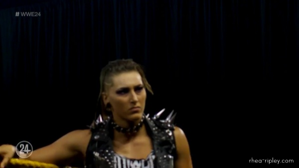 Click to view full size image
==============
WWE_24_WrestleMania_37_-_Night_2_0589.jpg WWE_24_WrestleMania_37_-_Night_2_0589.jpg