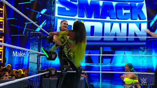 WWE_Friday_Night_SmackDown_2022_04_15_1080p_HDTV_x264-Star_0770.jpg