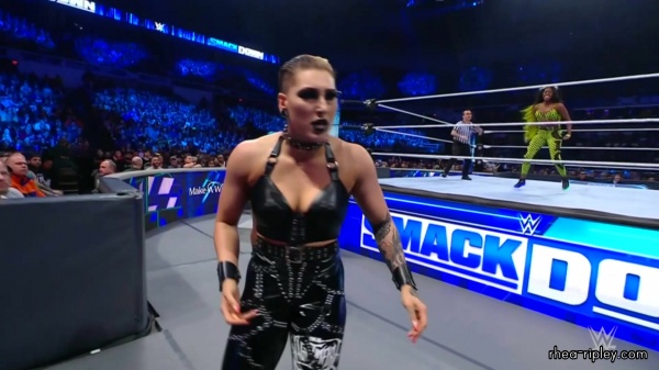 WWE_Friday_Night_SmackDown_2022_04_15_1080p_HDTV_x264-Star_0957.jpg