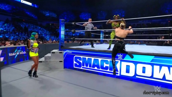WWE_Friday_Night_SmackDown_2022_04_15_1080p_HDTV_x264-Star_0965.jpg