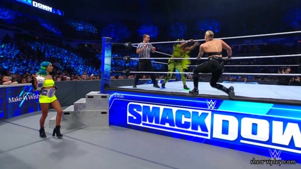 WWE_Friday_Night_SmackDown_2022_04_15_1080p_HDTV_x264-Star_0967.jpg