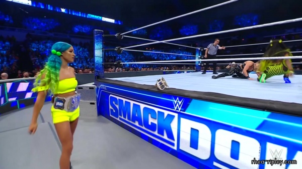 WWE_Friday_Night_SmackDown_2022_04_15_1080p_HDTV_x264-Star_1192.jpg