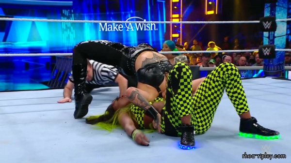WWE_Friday_Night_SmackDown_2022_04_15_1080p_HDTV_x264-Star_1431.jpg