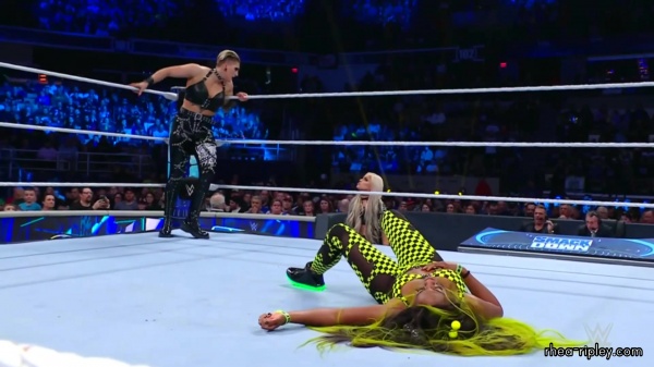 WWE_Friday_Night_SmackDown_2022_04_15_1080p_HDTV_x264-Star_1489.jpg