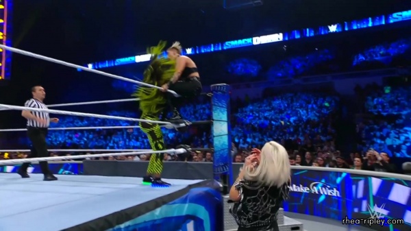 WWE_Friday_Night_SmackDown_2022_04_15_1080p_HDTV_x264-Star_1508.jpg