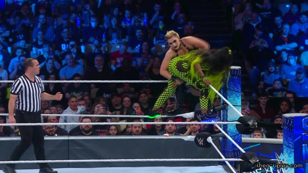 WWE_Friday_Night_SmackDown_2022_04_15_1080p_HDTV_x264-Star_1550.jpg