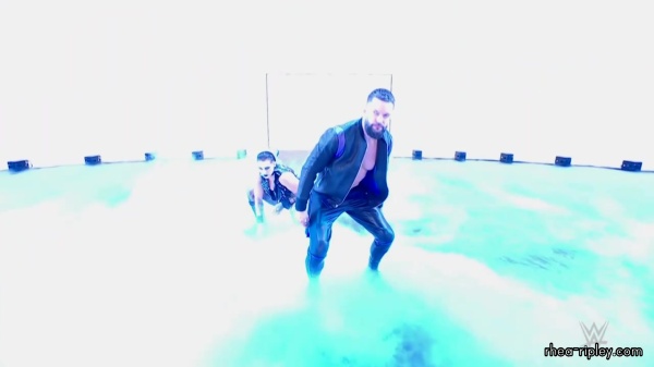 WWE_Monday_Night_RAW_2022_08_22_720p_HDTV_x264-Star_part_1_1030.jpg