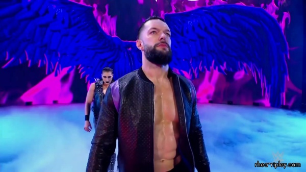 WWE_Monday_Night_RAW_2022_08_22_720p_HDTV_x264-Star_part_1_1066.jpg