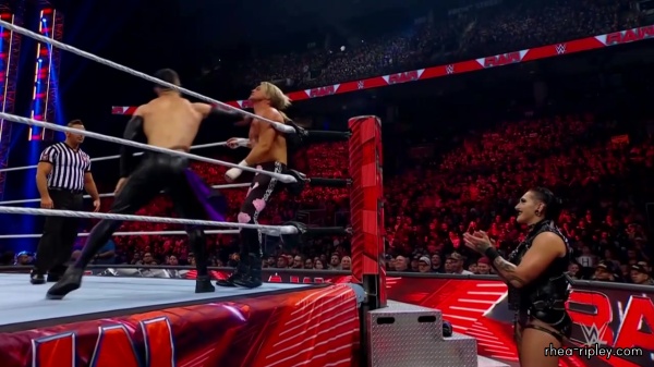 WWE_Monday_Night_RAW_2022_08_22_720p_HDTV_x264-Star_part_1_1408.jpg